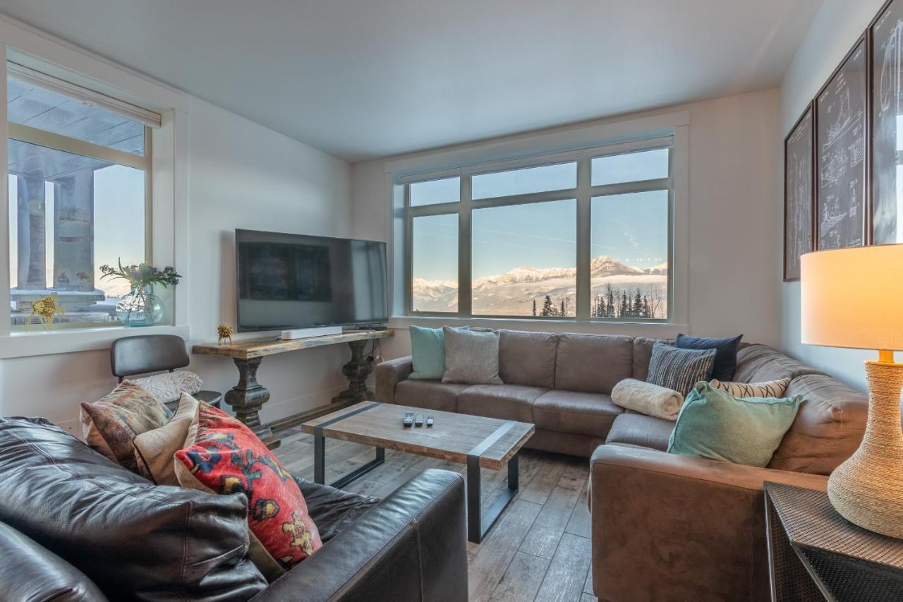 Fully Renovated Ski-In/Out Loft With Private Hot Tub! โกลเดน ภายนอก รูปภาพ