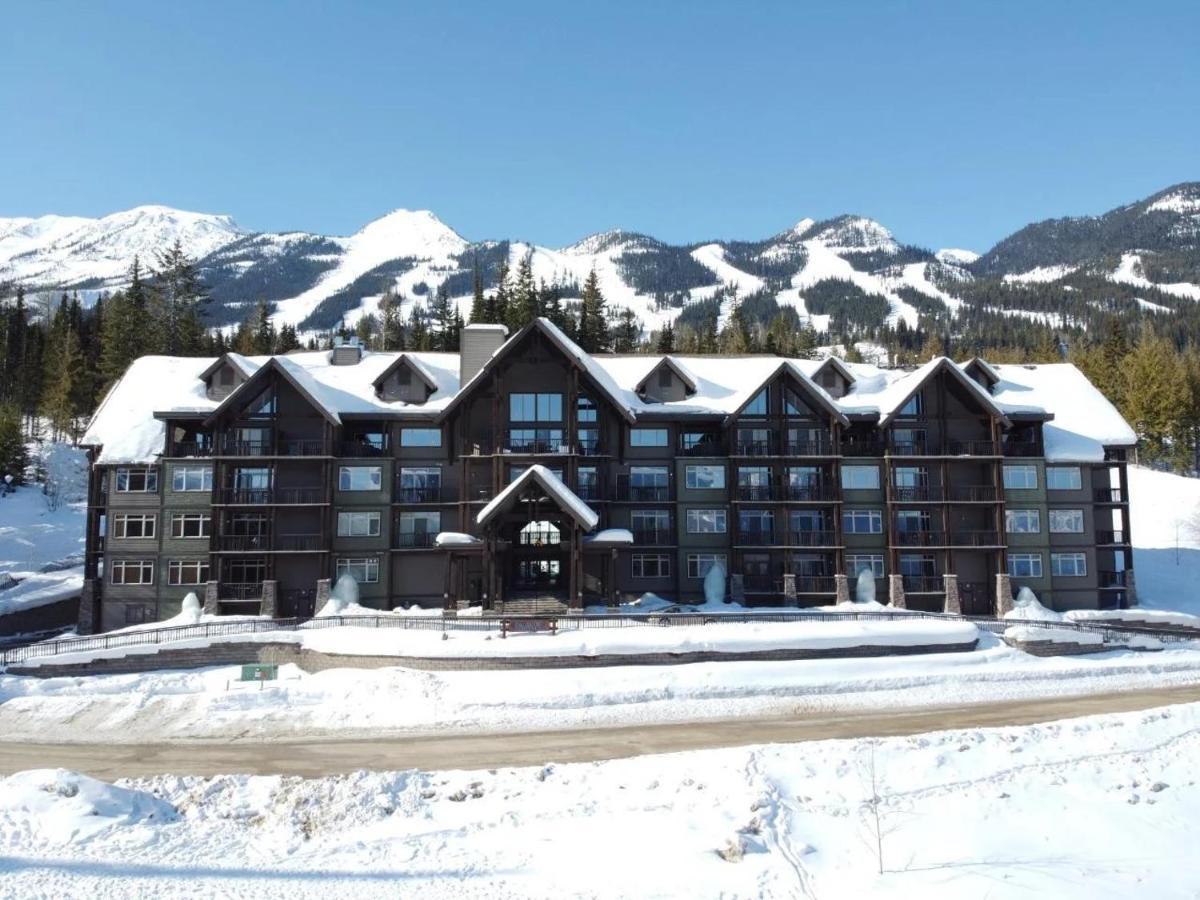 Fully Renovated Ski-In/Out Loft With Private Hot Tub! โกลเดน ภายนอก รูปภาพ