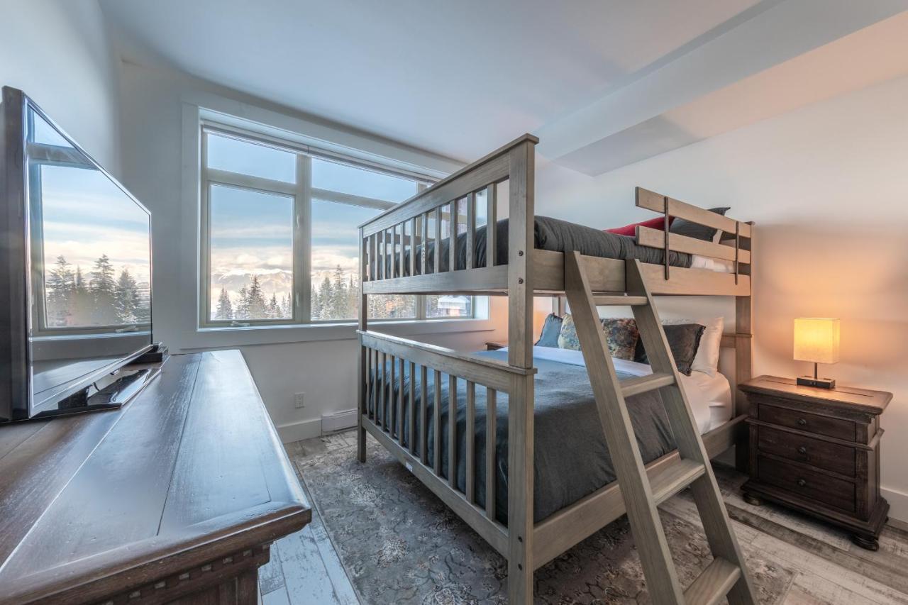 Fully Renovated Ski-In/Out Loft With Private Hot Tub! โกลเดน ภายนอก รูปภาพ